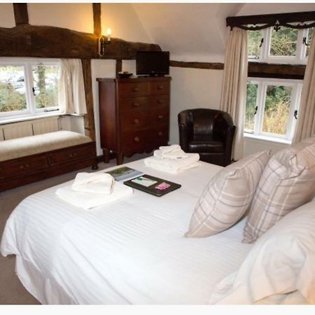 The Old Farmhouse Windsor Extérieur photo