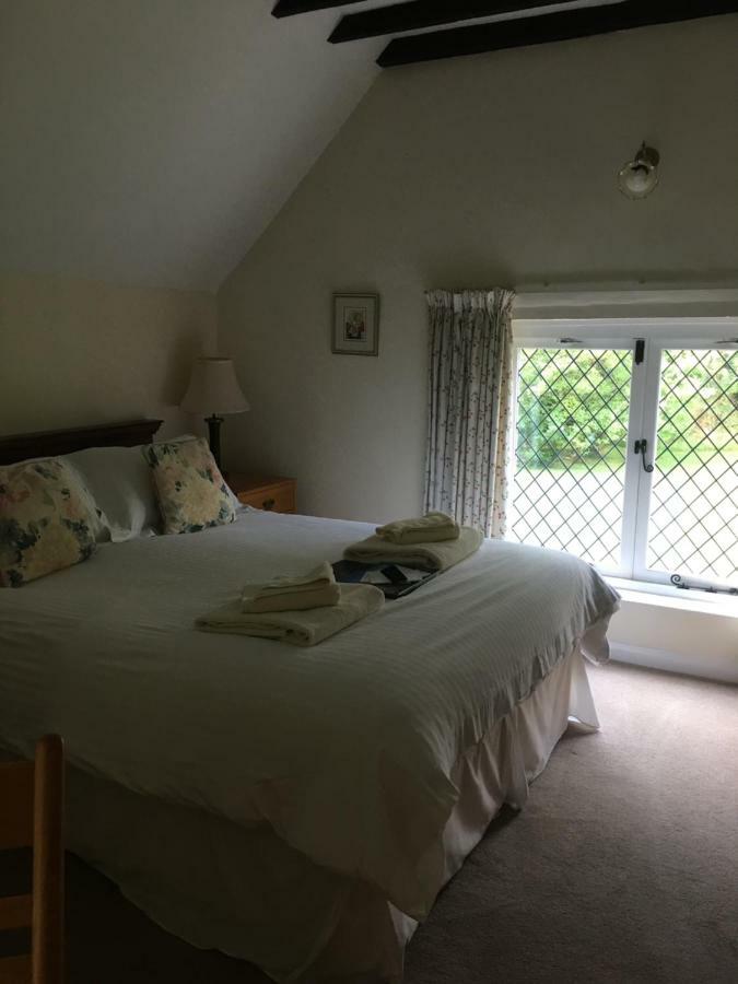 The Old Farmhouse Windsor Extérieur photo