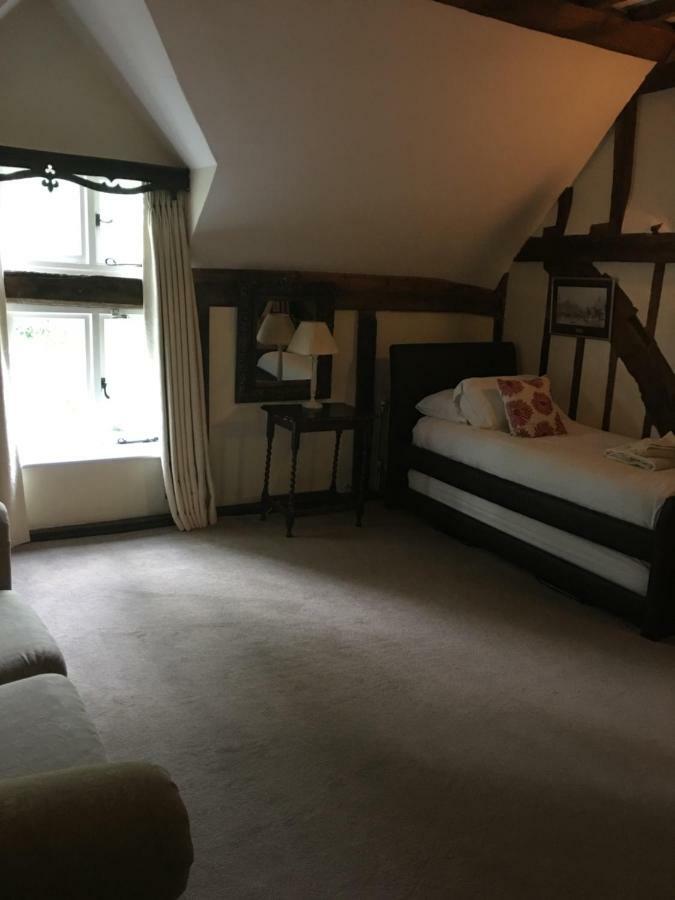 The Old Farmhouse Windsor Extérieur photo